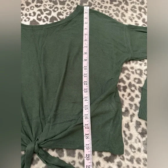 Abercrombie & Fitch Soft Wide Neck Tie Front Top in Green Size Medium - Picture 15 of 16